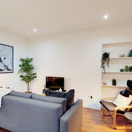 Welcomestay Tooting Broadway 3 Bedroom Apartment Londra Esterno foto